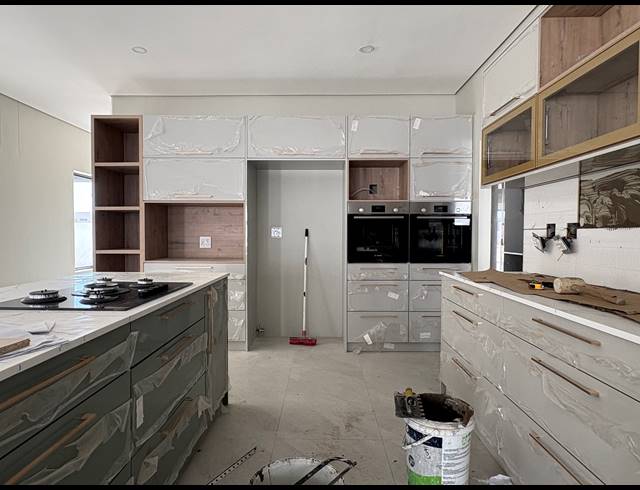 5 BEDROOM HOUSE FOR SALE IN SANDOWN